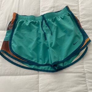 EUC Nike Tempo “dri fit” Geo print lined shorts. Size large